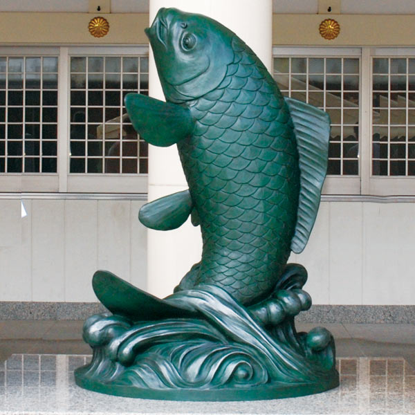 護国神社の鯉